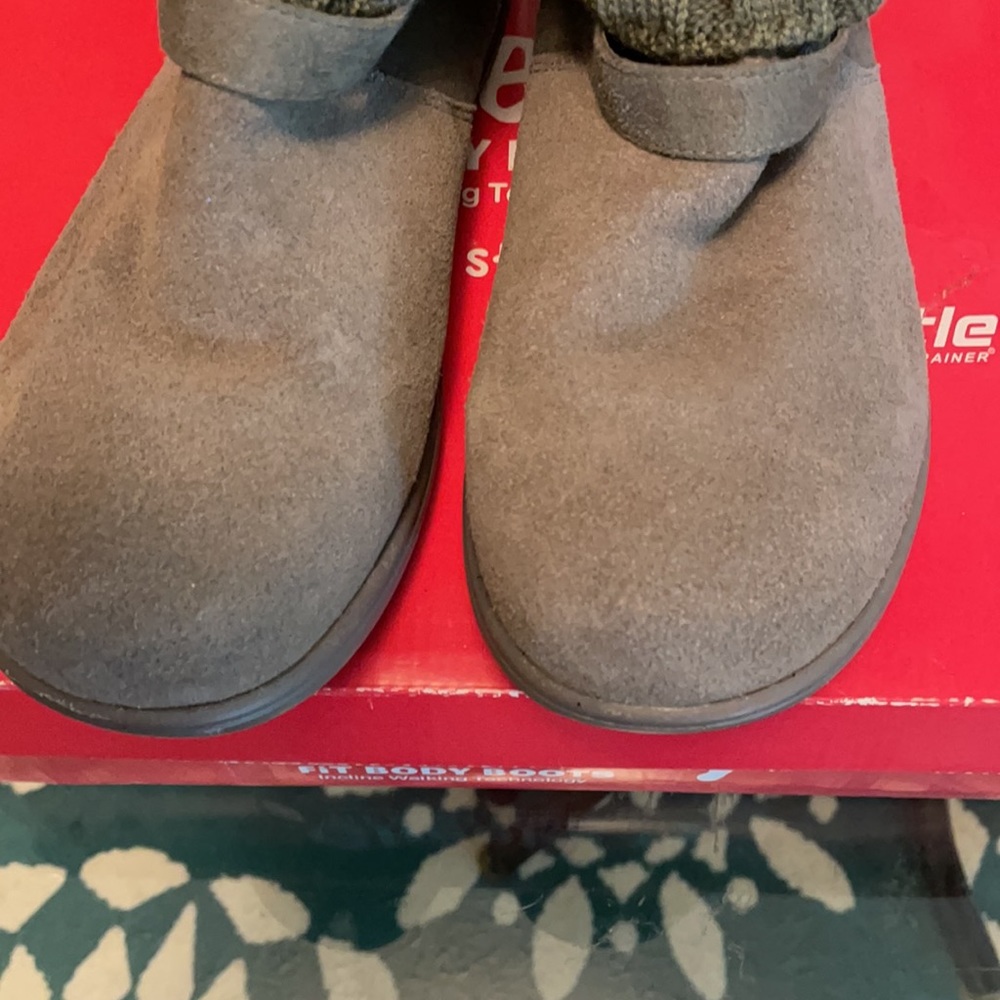 Grey suede boot - Picture 2 of 7